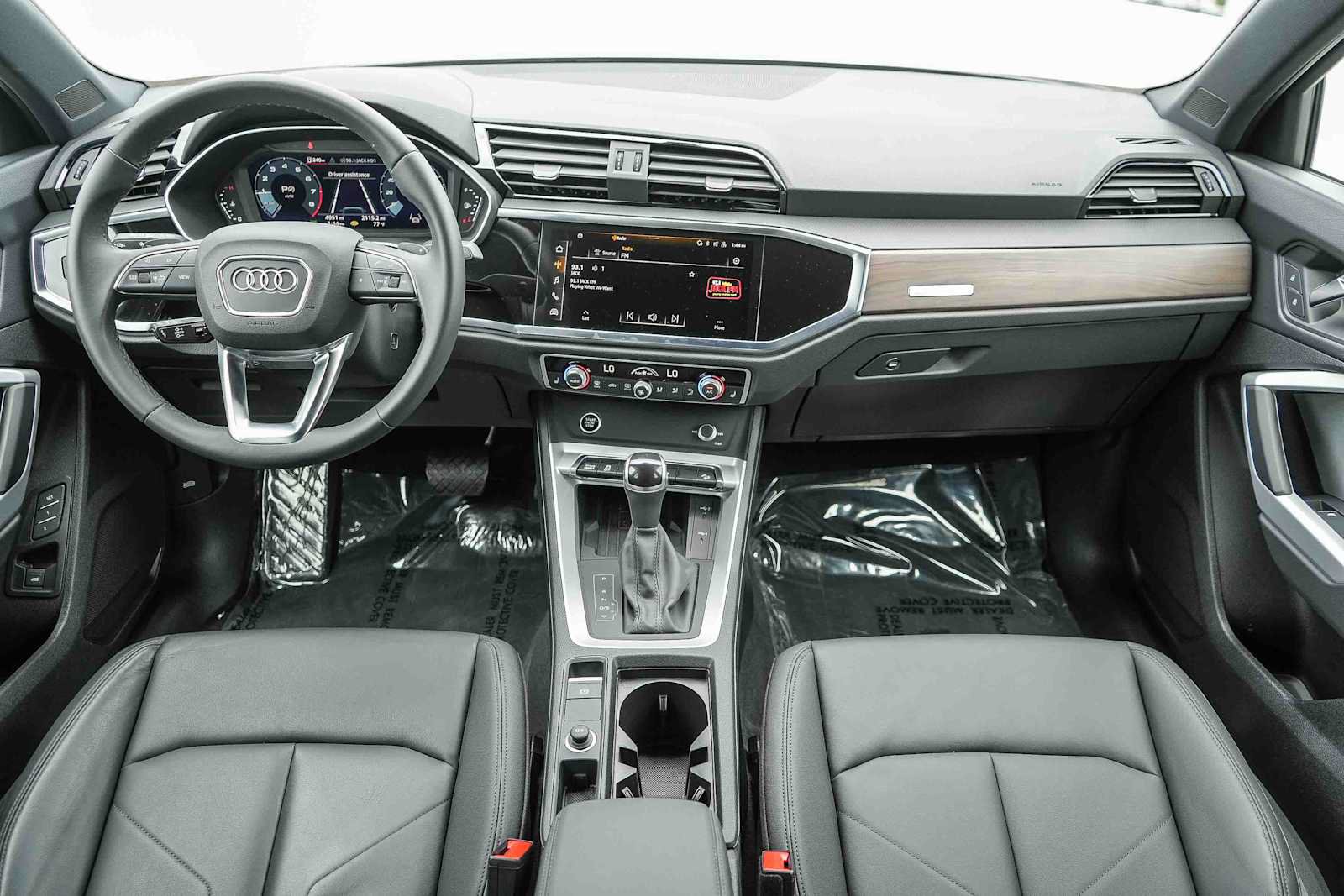 Used 2025 Audi Q3 2.0T Premium w/ Convenience Package AWD/4WD image 16