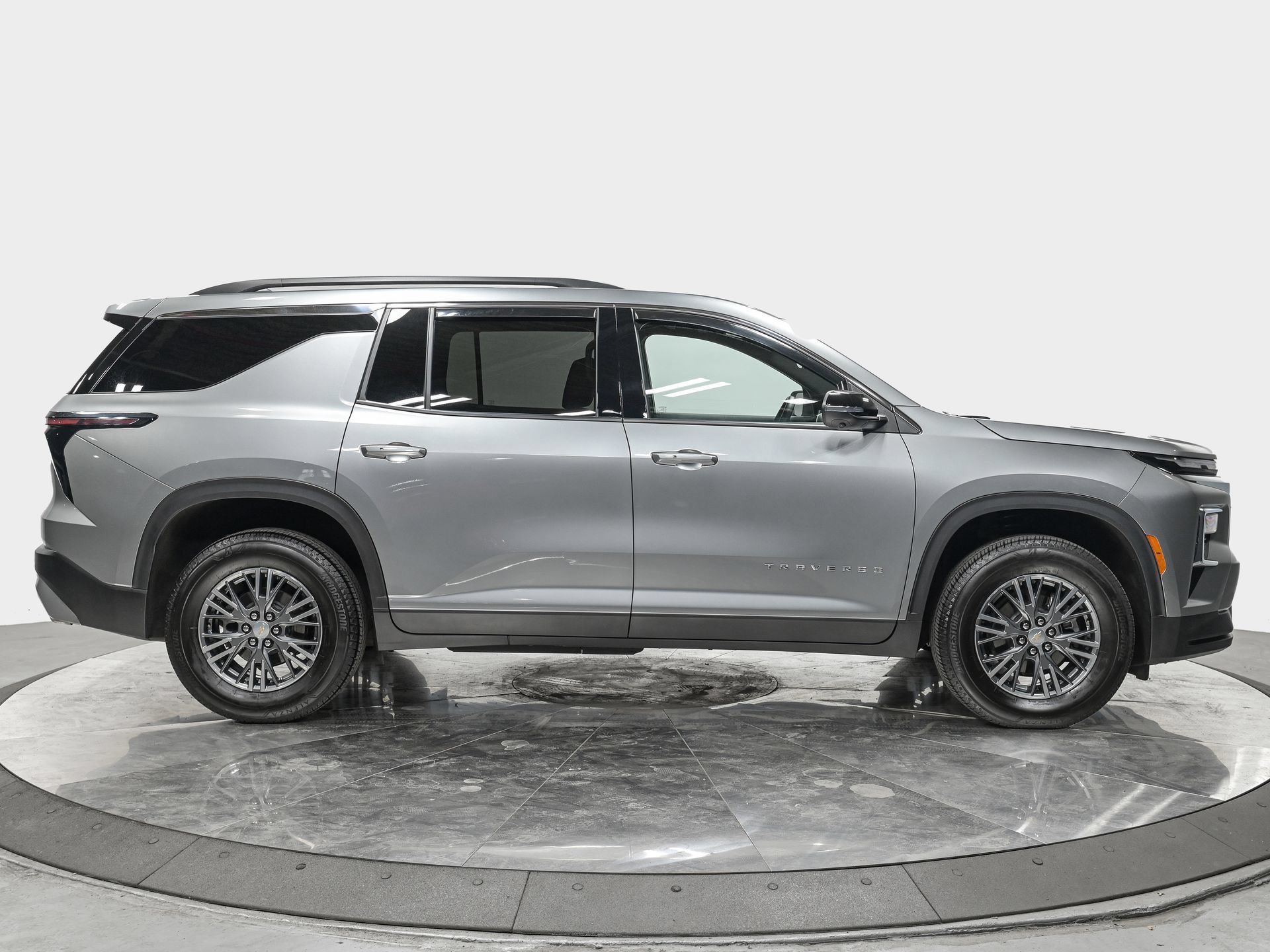 Used 2026 Chevrolet Traverse LT w/ Driver Confidence Package FWD image 8