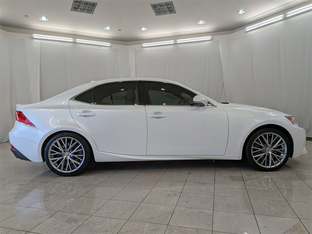 Used 2016 Lexus IS 300 AWD image 11
