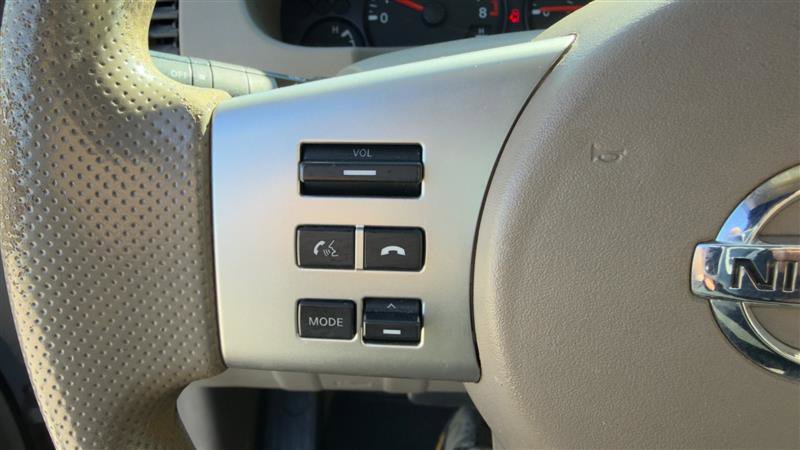 Used 2013 Nissan Frontier SV image 24