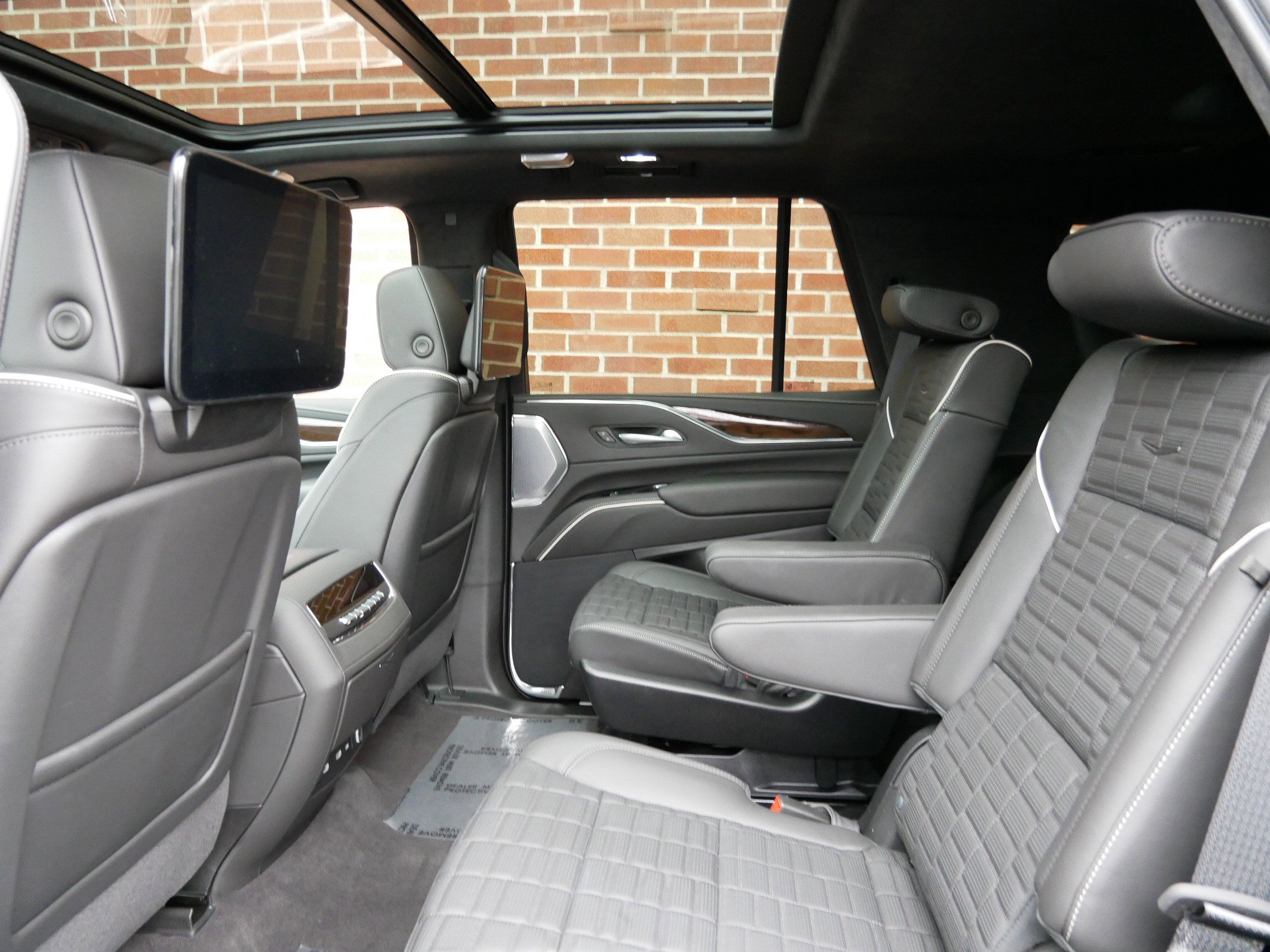 Certified 2024 Cadillac Escalade Sport Platinum w/ LPO, ONYX Package image 10