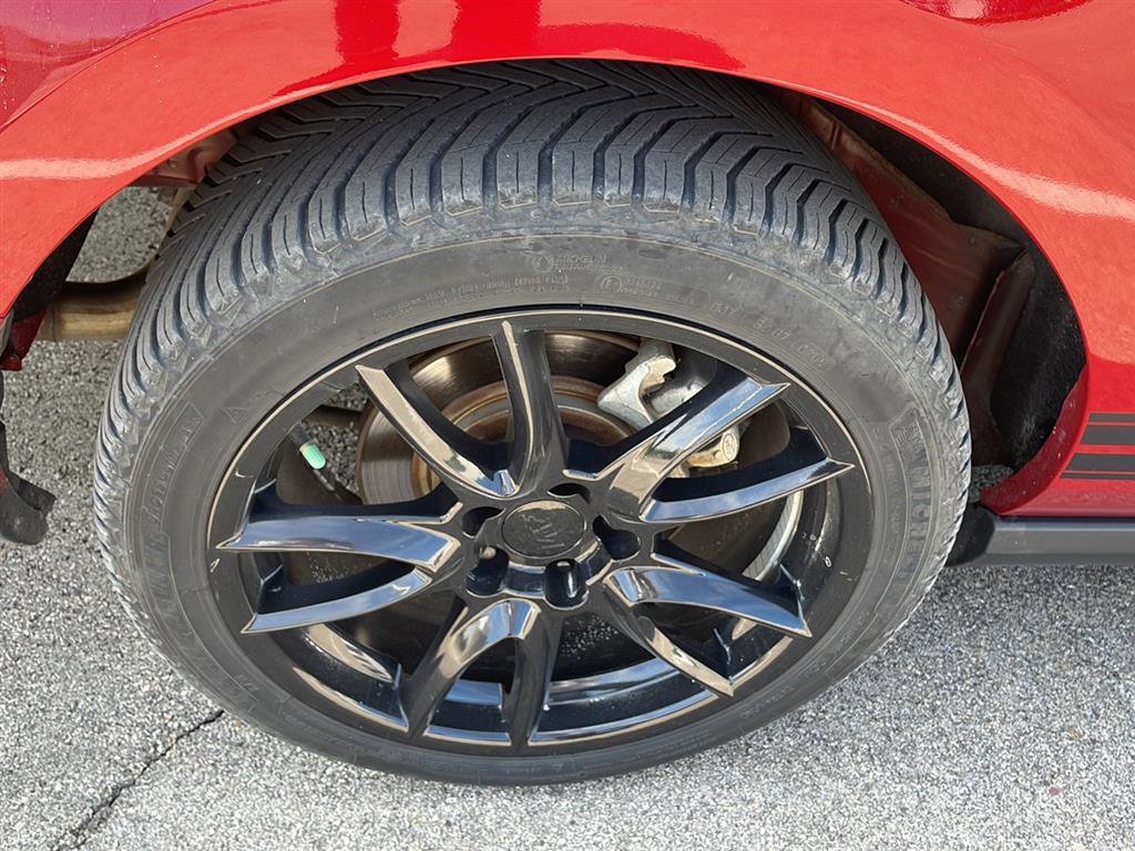 Used 2011 Ford Mustang Premium w/ 202A Rapid Spec Order Code RWD image 15