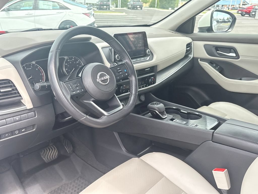 Used 2023 Nissan Rogue SV w/ SV Premium B Package FWD image 5