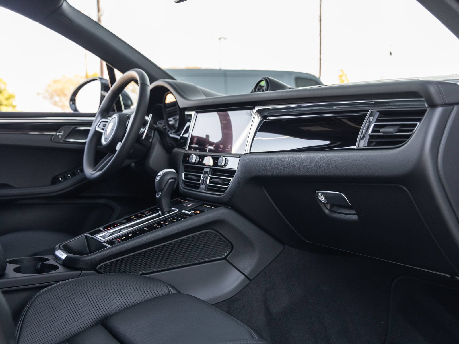 Certified 2026 Porsche Macan S AWD/4WD image 46