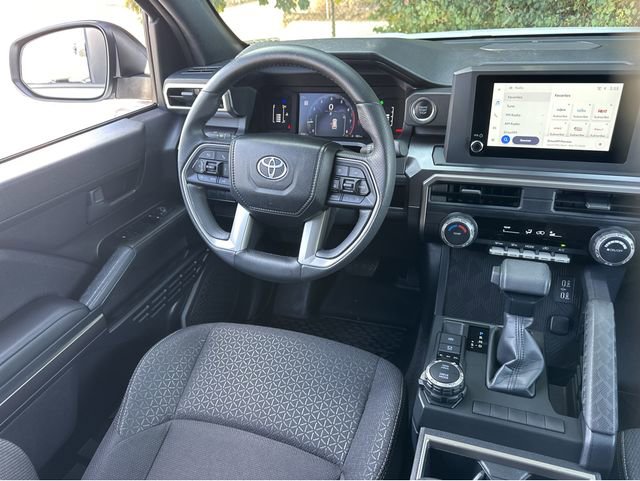 Used 2025 Toyota 4Runner SR5 AWD/4WD image 12