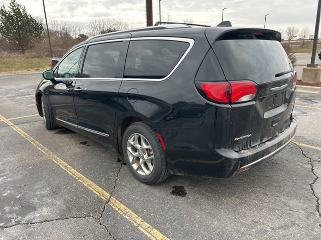 Used 2019 Chrysler Pacifica Limited image 2
