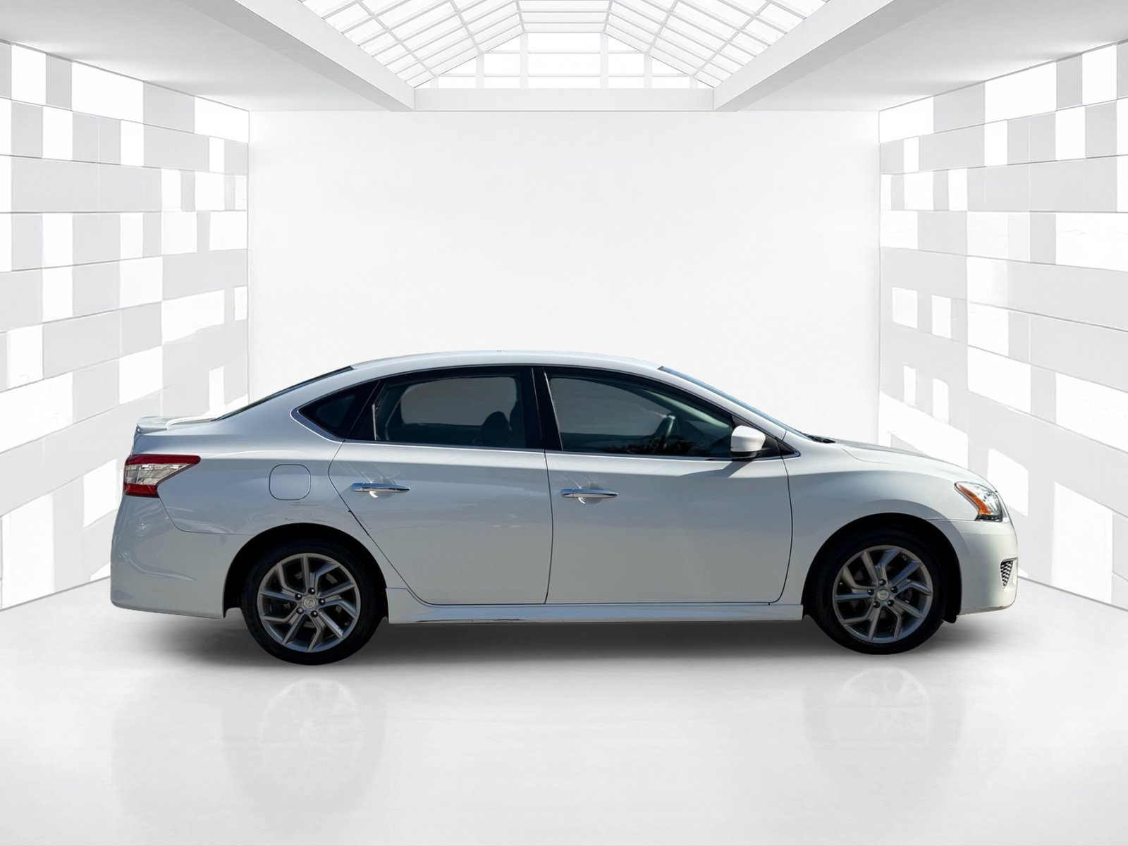 Used 2014 Nissan Sentra SR w/ SR Driver Package FWD image 8