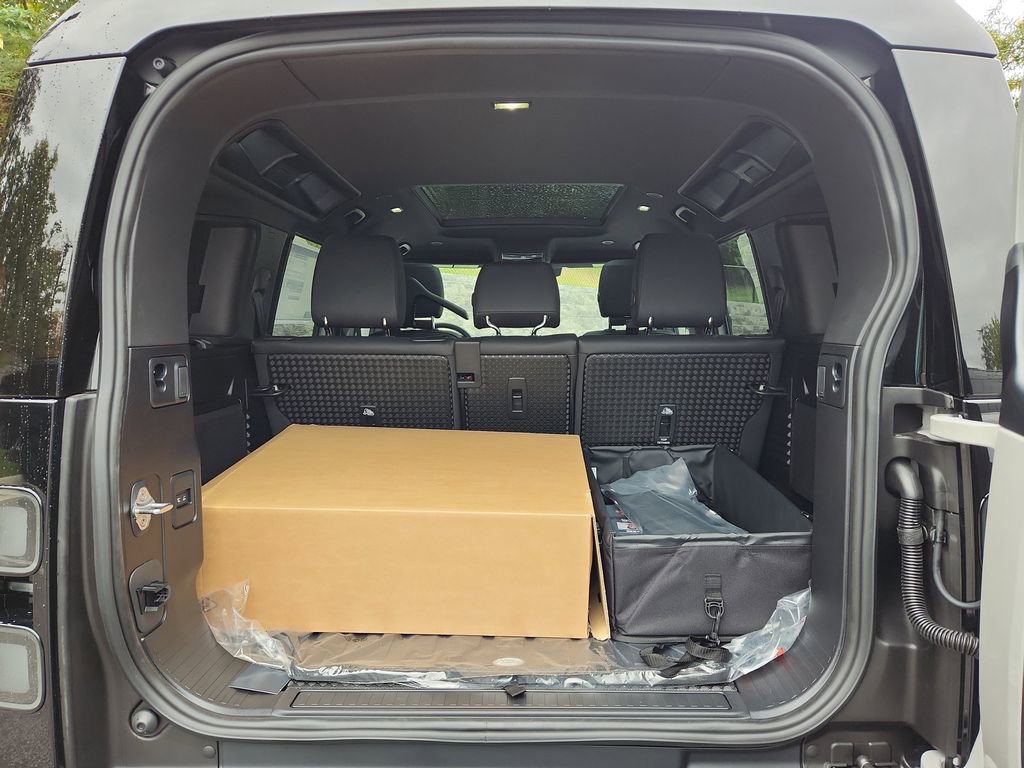 Used 2026 Land Rover Defender 110 S image 13