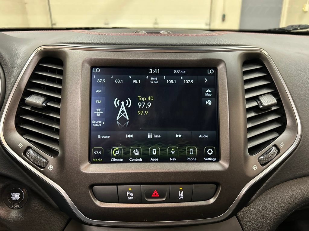 Used 2021 Jeep Cherokee Trailhawk w/ Sun, Sound & Nav Group AWD/4WD image 25