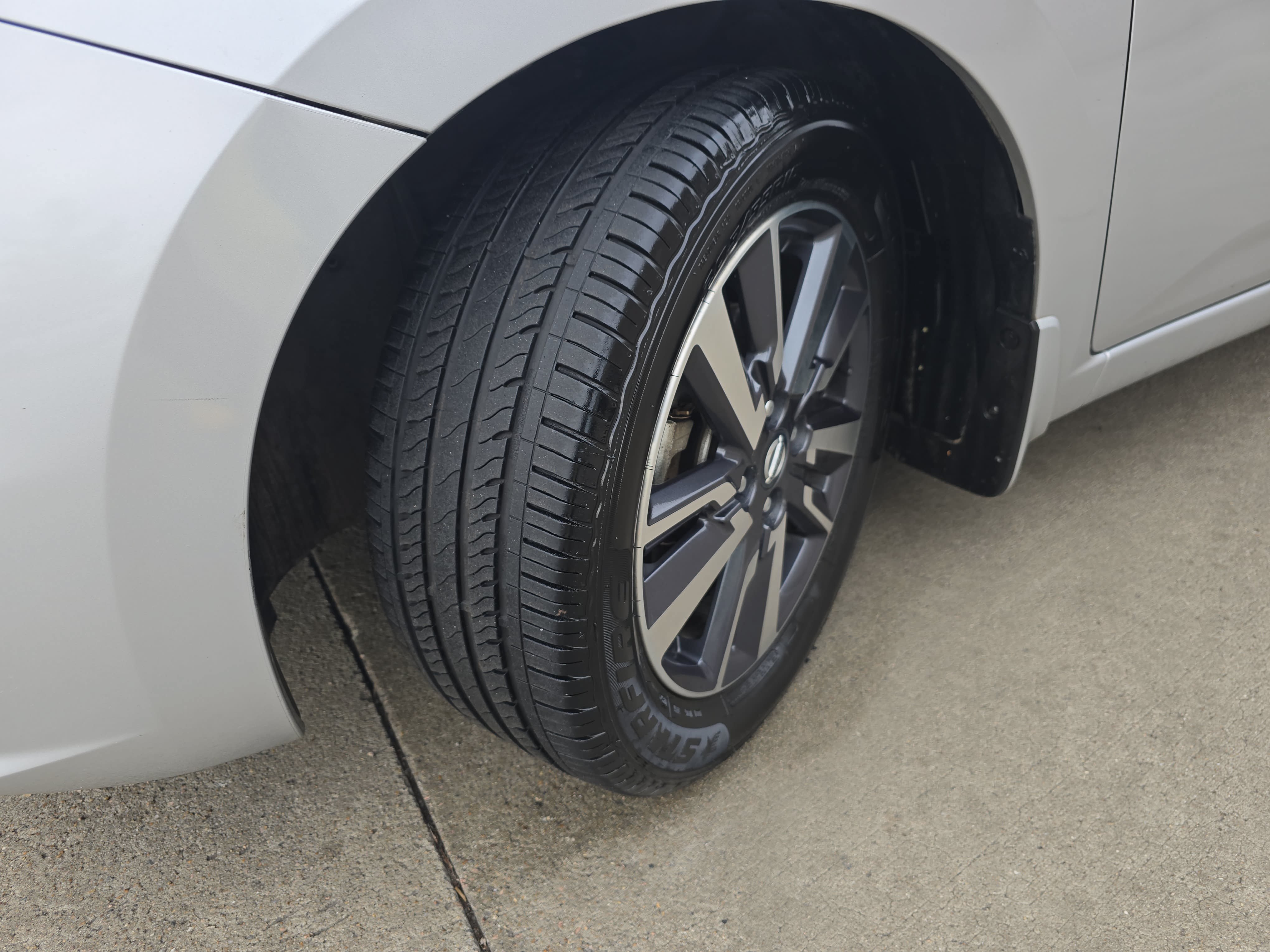 Used 2020 Nissan Versa SV FWD image 33