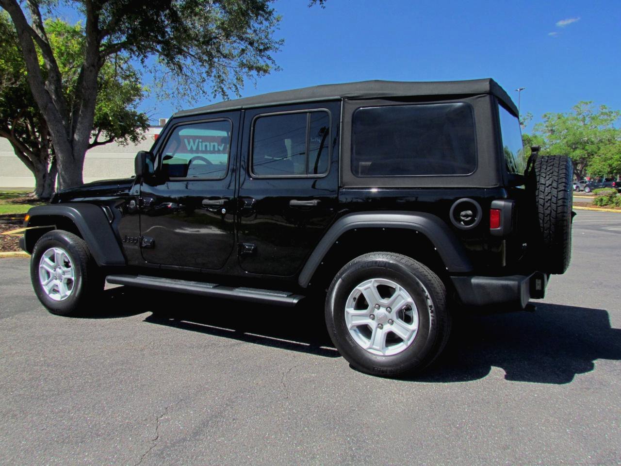 Used 2022 Jeep Wrangler Unlimited Sport AWD/4WD image 9