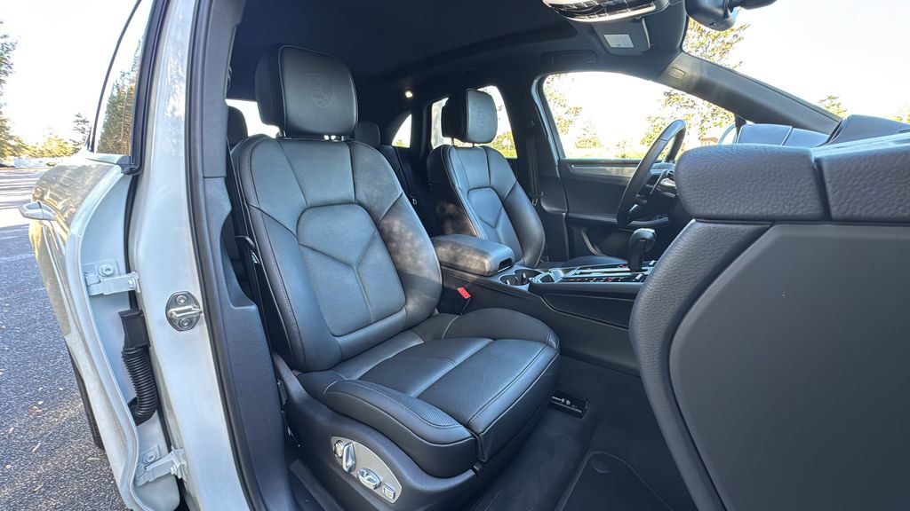 Used 2026 Porsche Macan AWD/4WD image 19