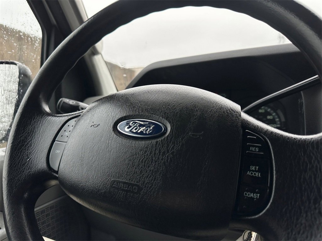 Used 2011 Ford E-350 and Econoline 350 XLT image 25