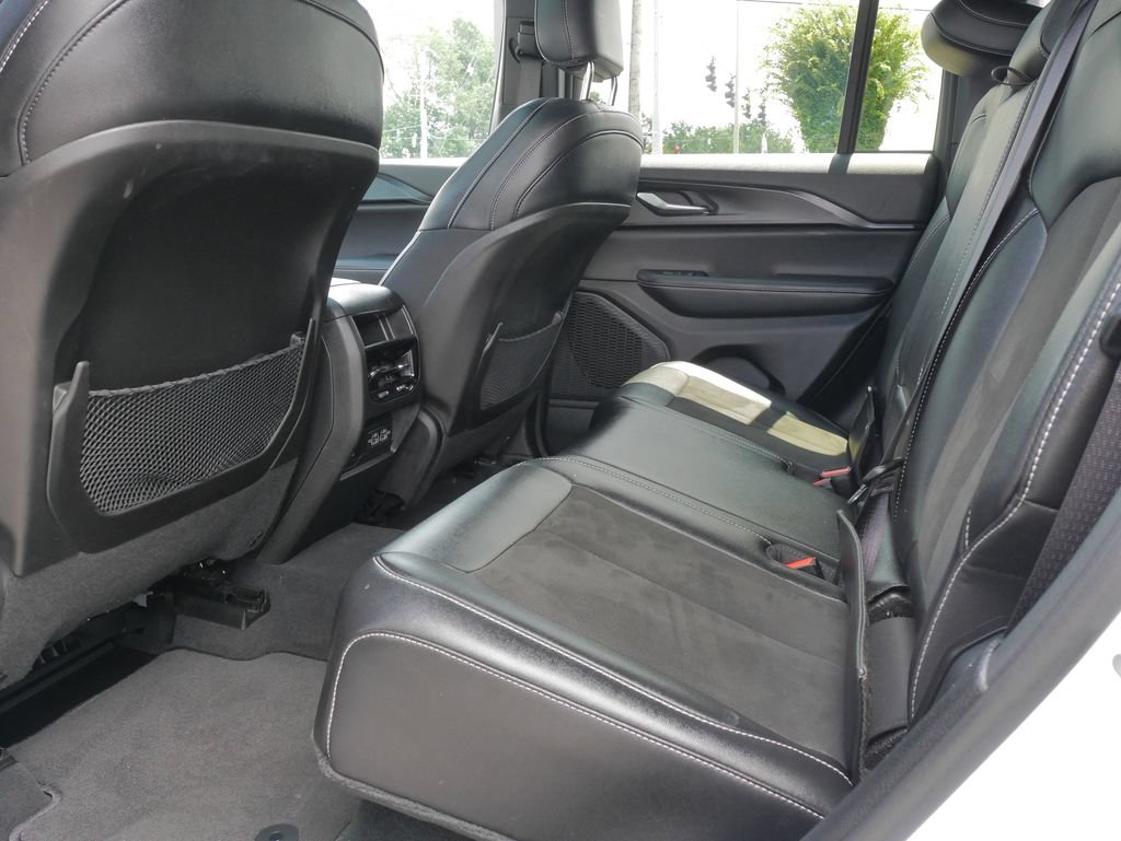 Used 2023 Jeep Grand Cherokee Altitude AWD/4WD image 19