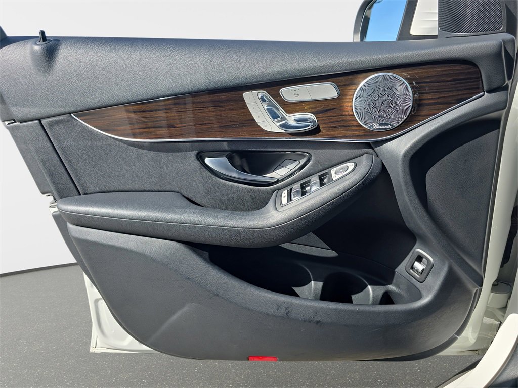 Used 2017 Mercedes-Benz GLC 300 4MATIC image 31