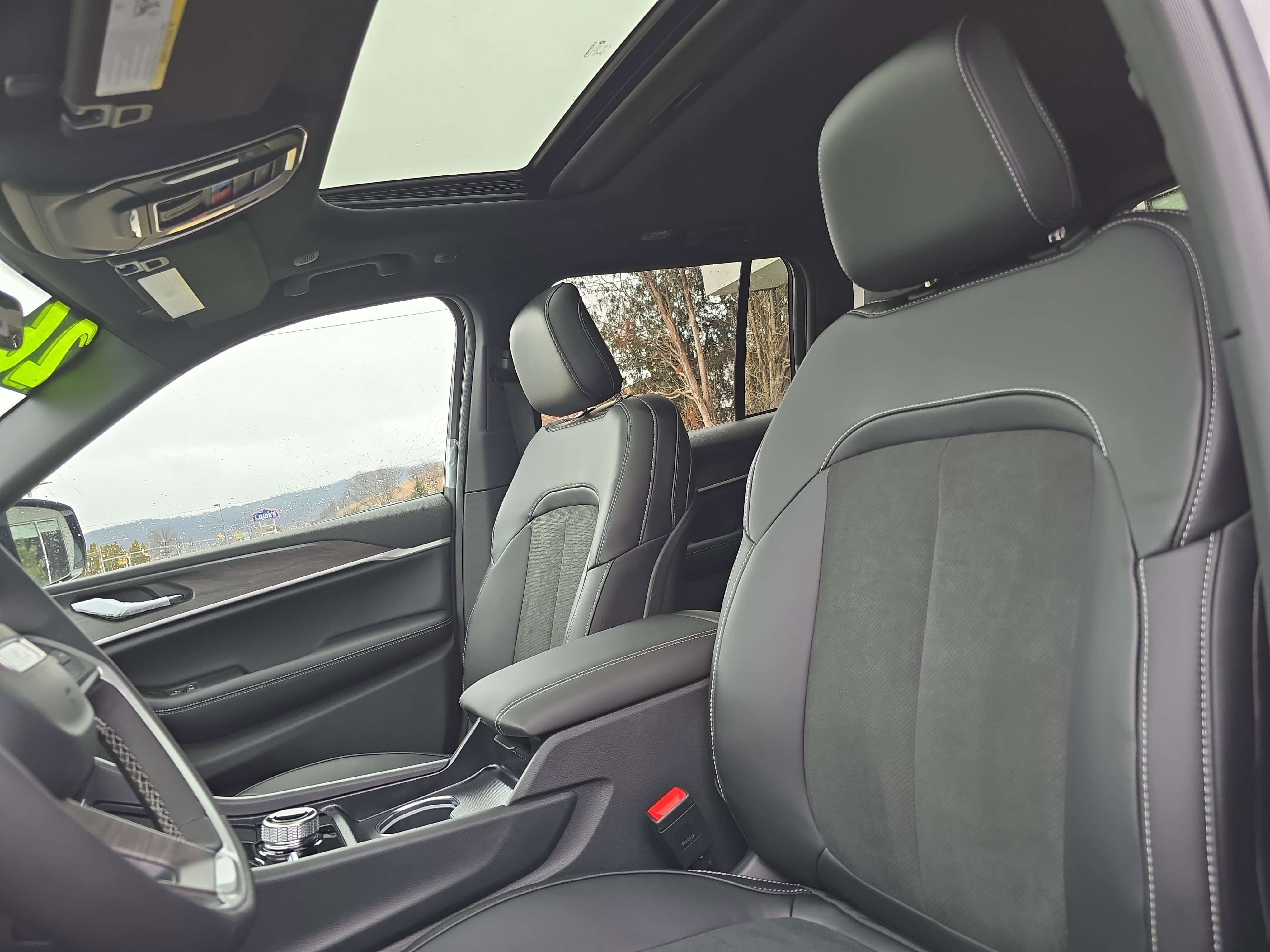 New 2026 Jeep Grand Cherokee Altitude image 12