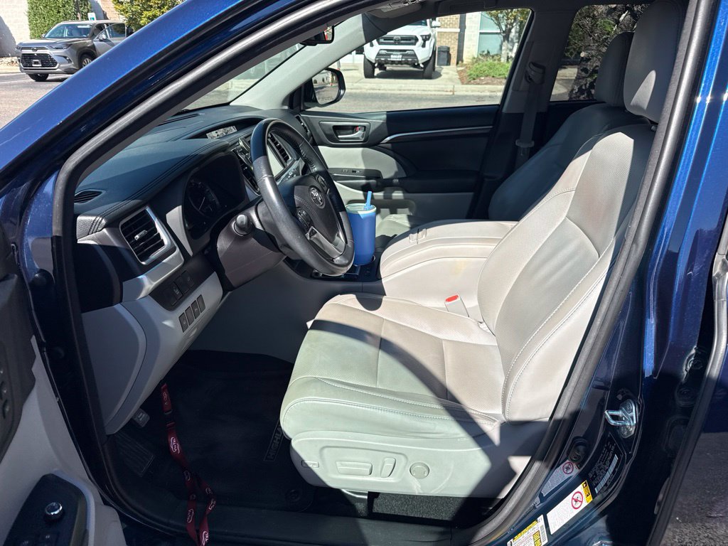 Used 2015 Toyota Highlander Limited AWD/4WD image 6