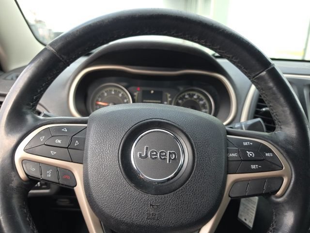 Used 2015 Jeep Cherokee Latitude w/ Cold Weather Group AWD/4WD image 4