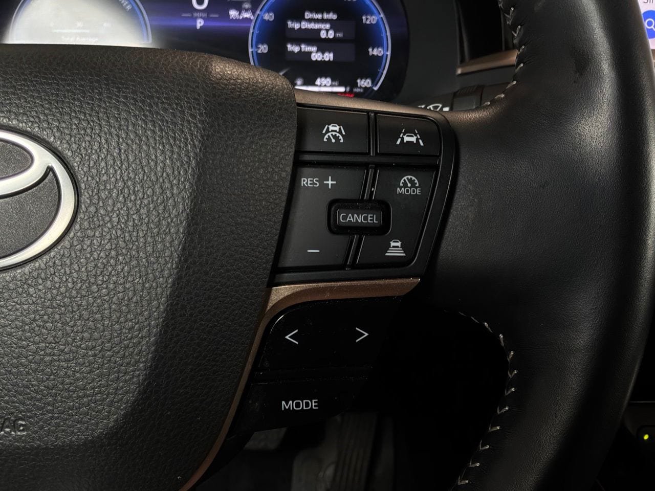 Used 2025 Toyota Crown AWD/4WD image 37