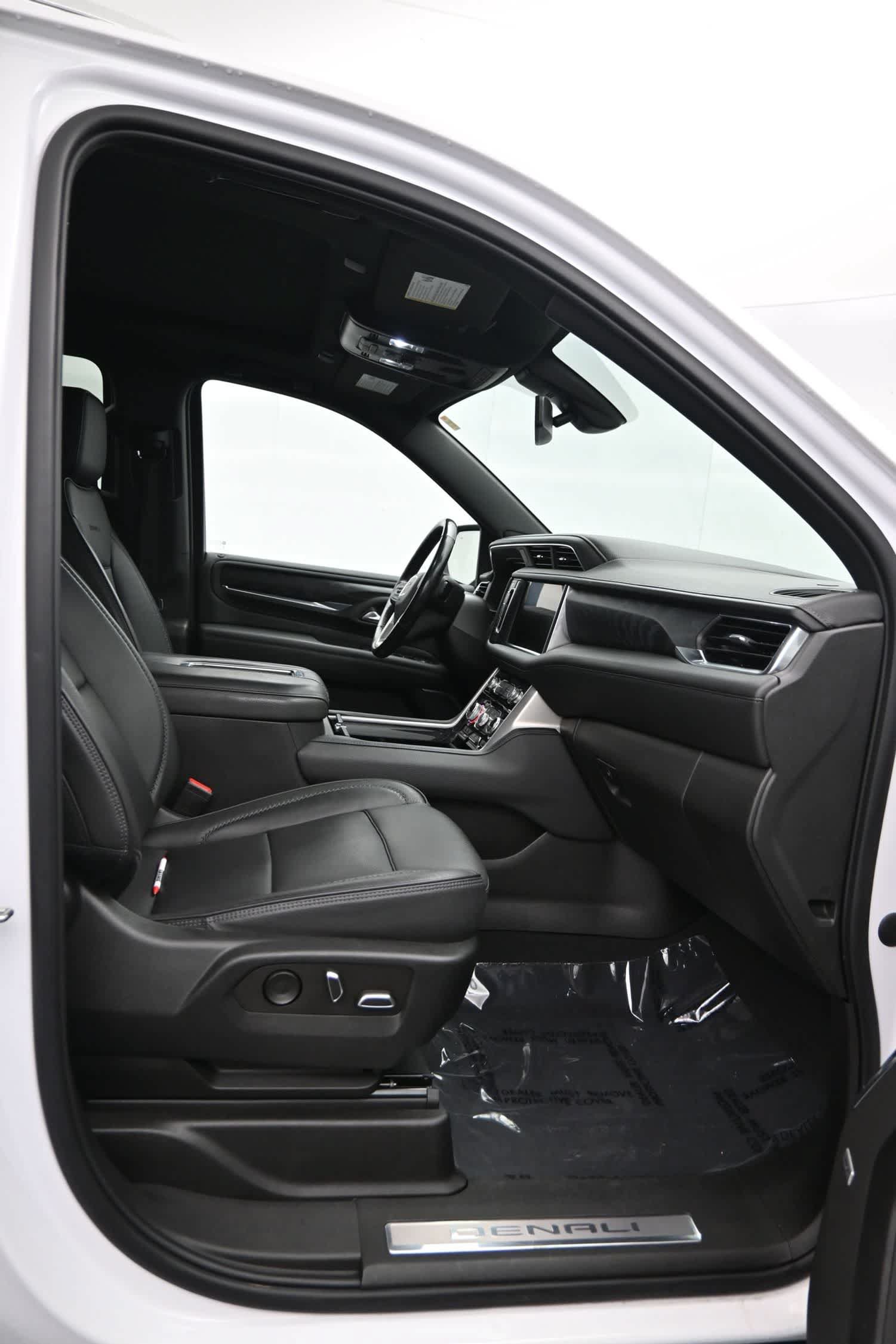 Used 2022 GMC Yukon XL Denali AWD/4WD image 11