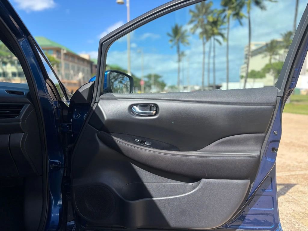 Used 2022 Nissan Leaf SV image 11