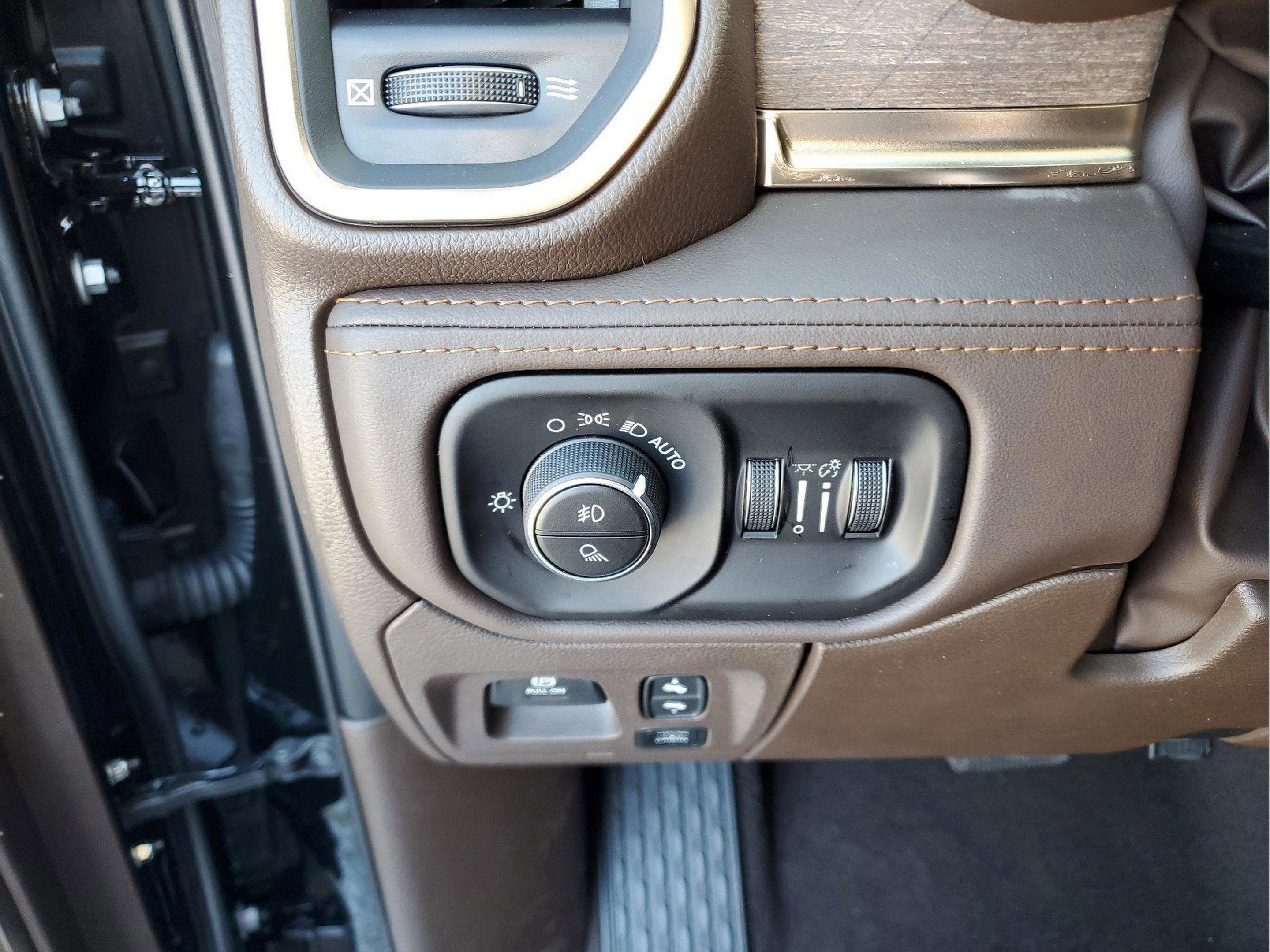 New 2026 RAM 1500 Limited w/ Trailer Tow Group image 24