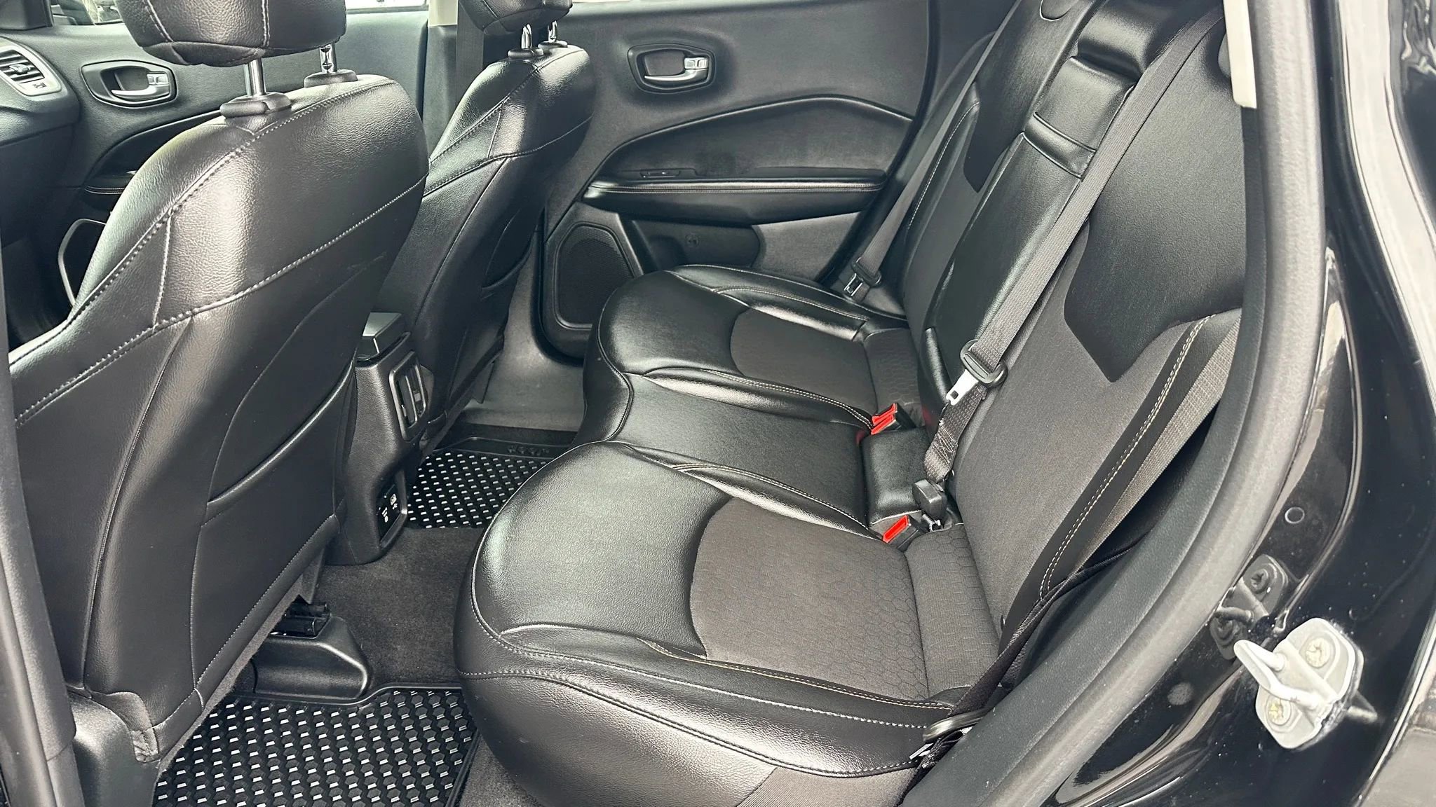 Used 2019 Jeep Compass Latitude w/ Popular Equipment Group image 15