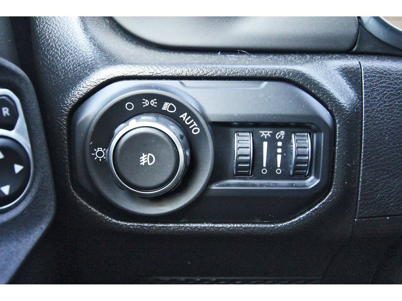 Used 2021 Jeep Wrangler Willys image 17
