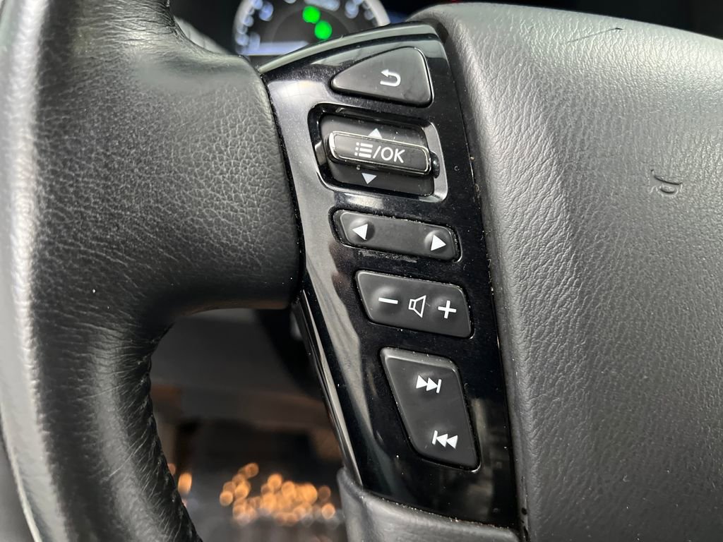 Used 2023 Nissan Armada SL w/ Captain's Chairs Package image 46