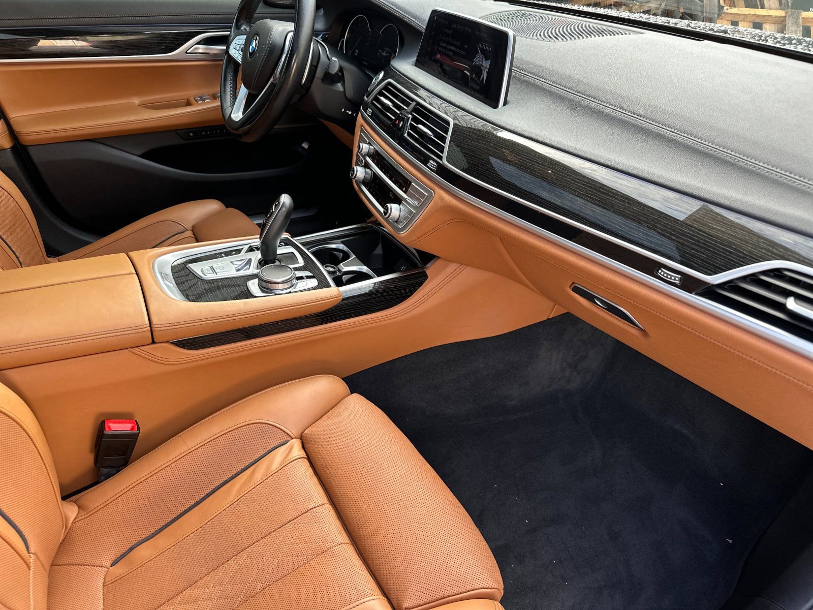 Used 2019 BMW 750i w/ M Sport Package image 18