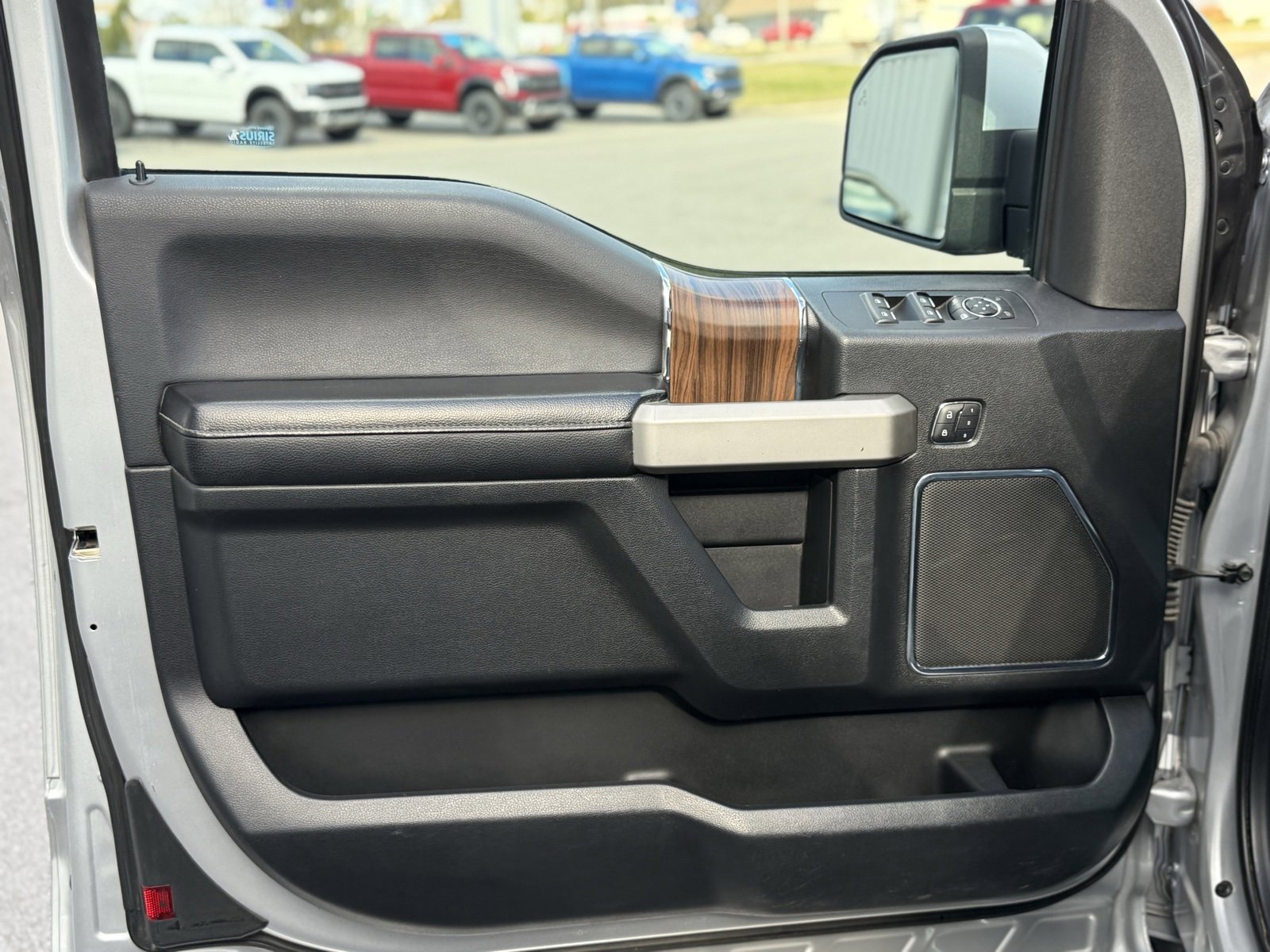 Used 2015 Ford F150 Lariat w/ Equipment Group 501A Mid image 8