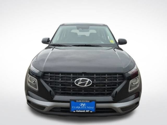 Used 2025 Hyundai Venue SE FWD image 2