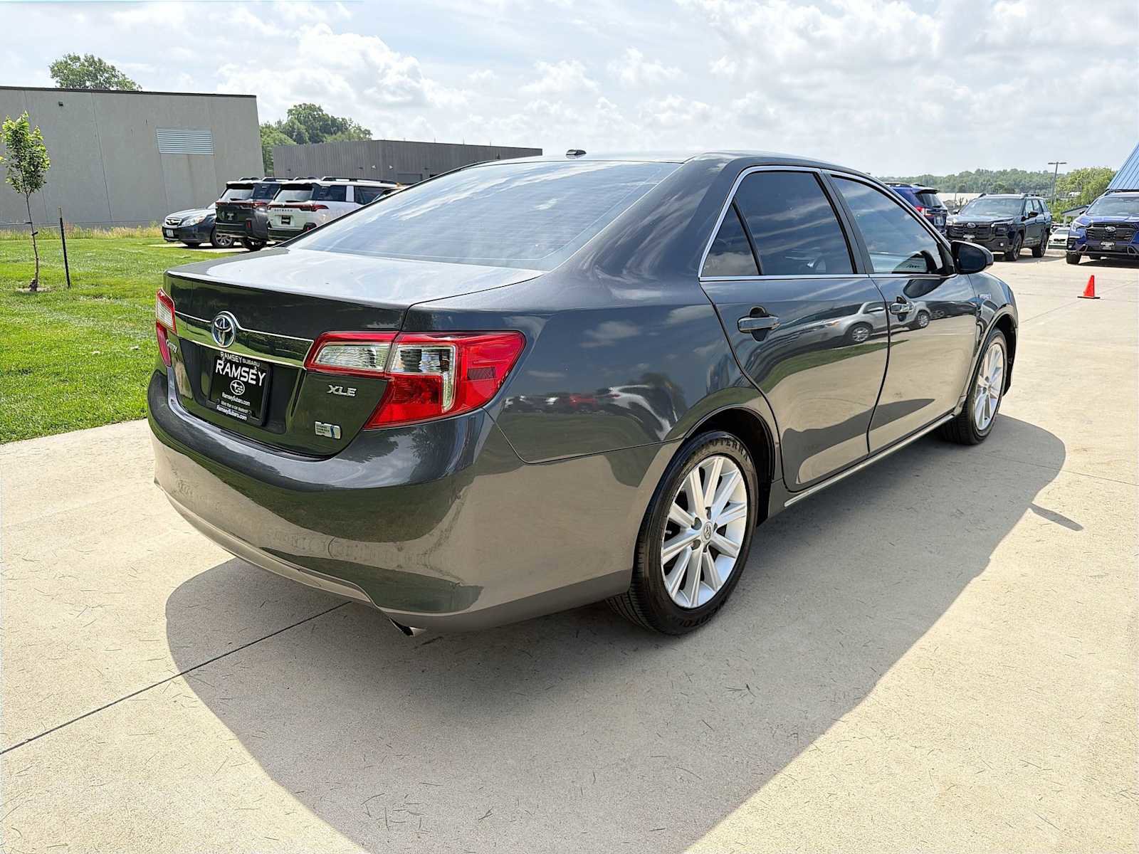 Used 2012 Toyota Camry XLE w/ Convenience Pkg FWD image 6