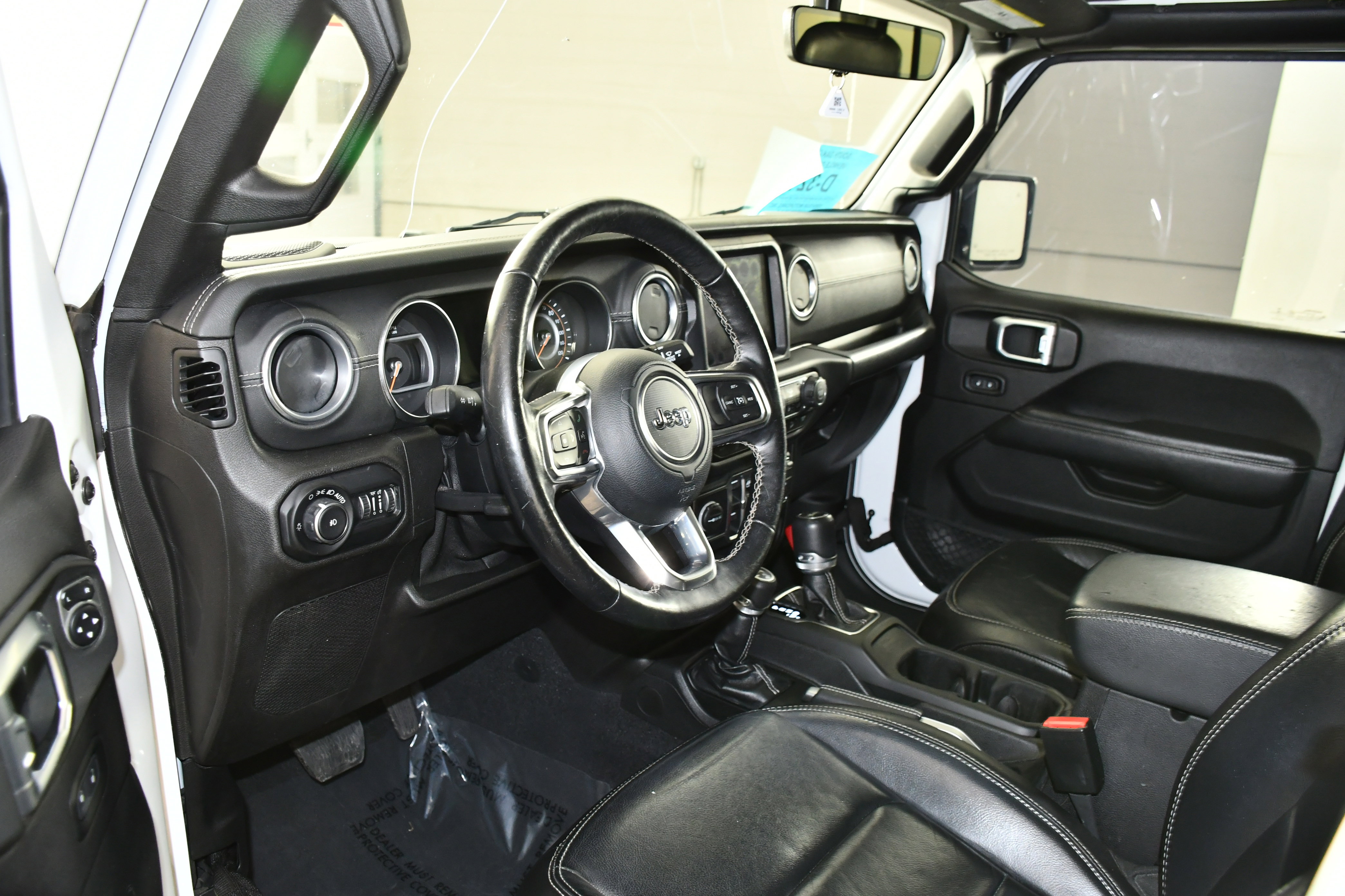 Used 2019 Jeep Wrangler Unlimited Sahara image 2