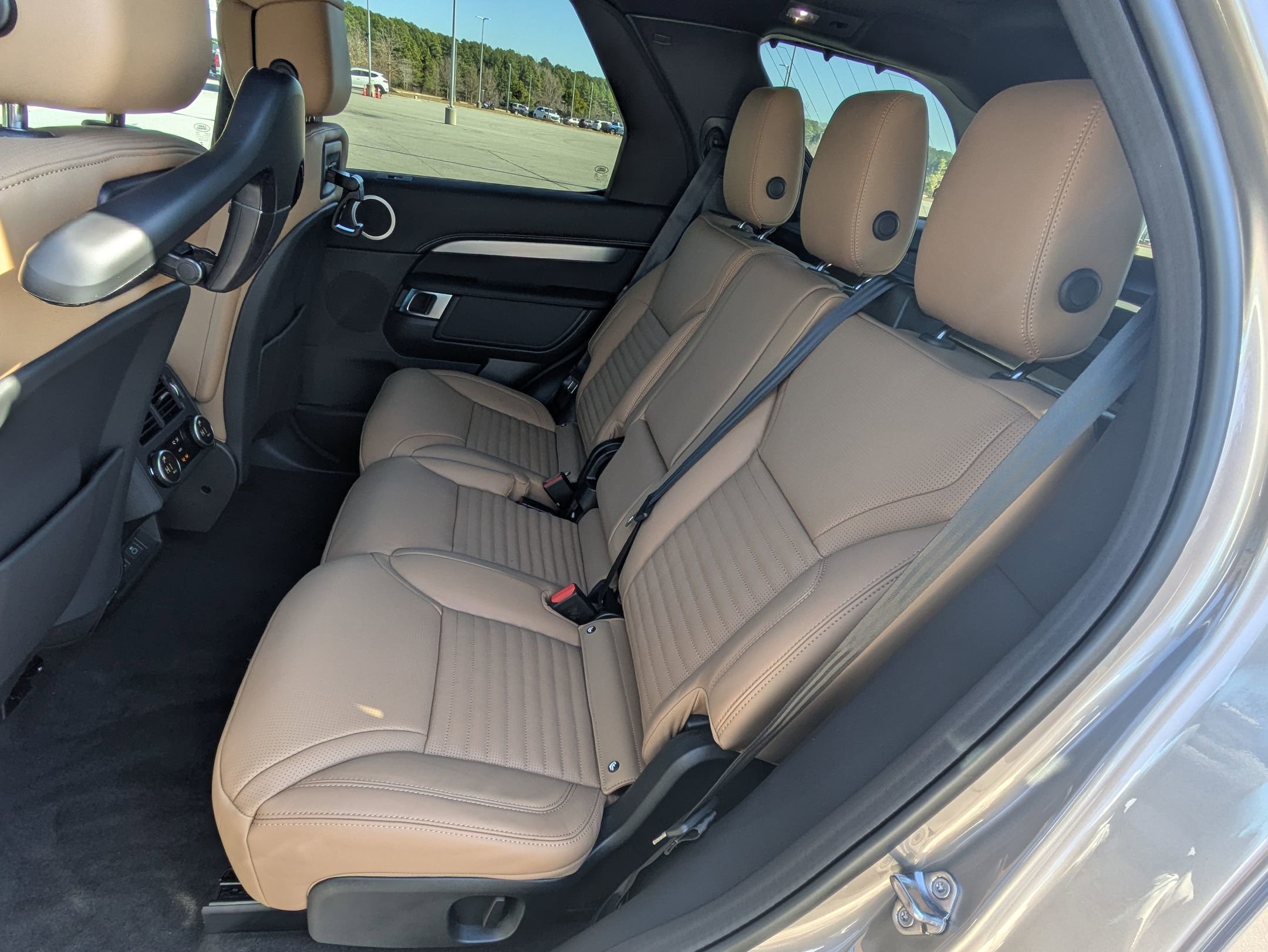 New 2026 Land Rover Discovery Dynamic SE image 27