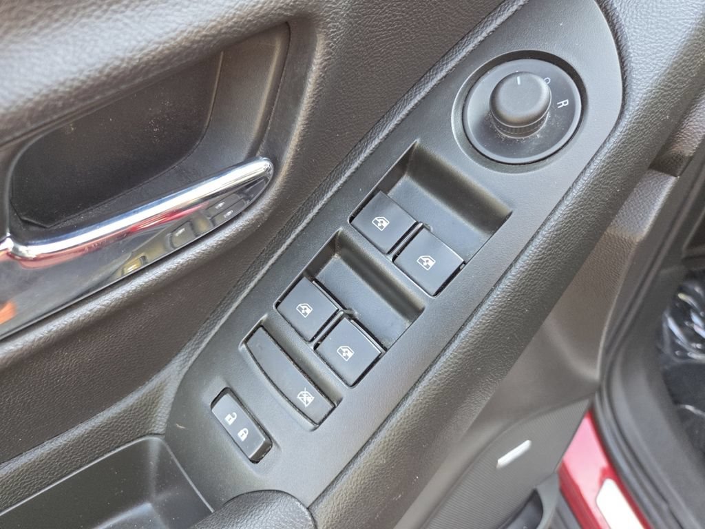 Used 2018 Chevrolet Trax Premier FWD image 32