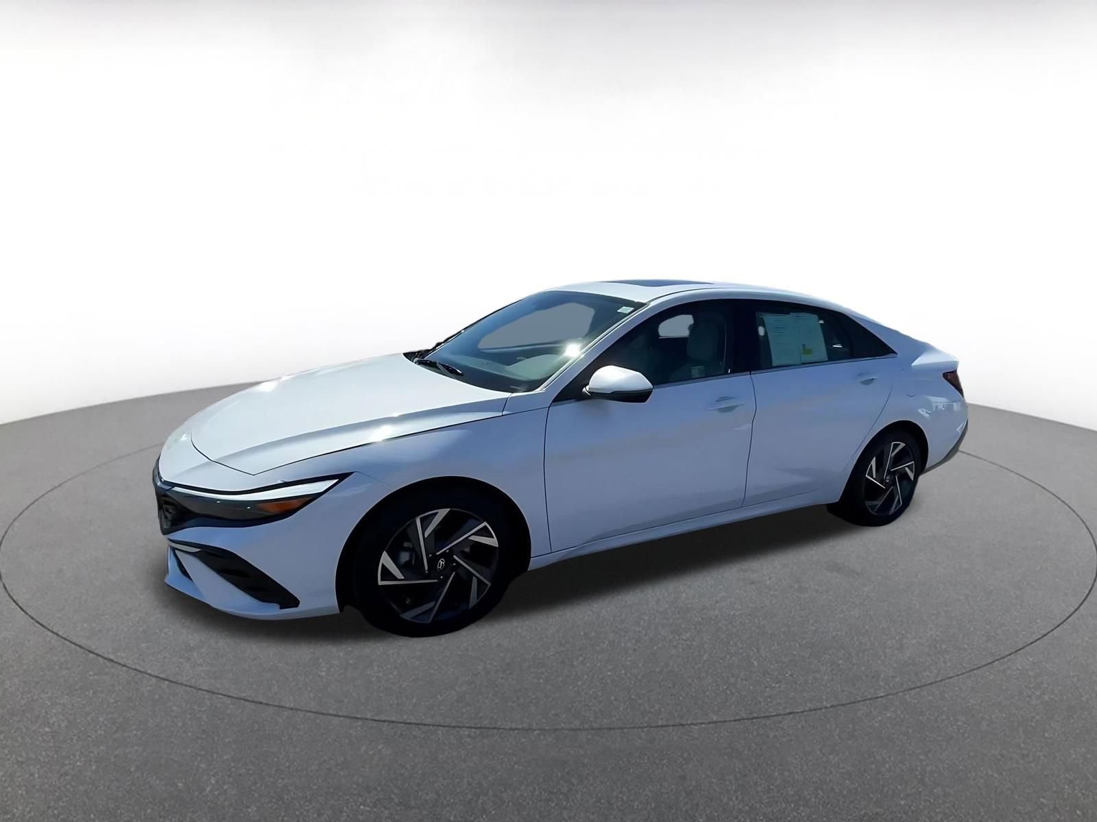 Used 2025 Hyundai Elantra Limited FWD image 8