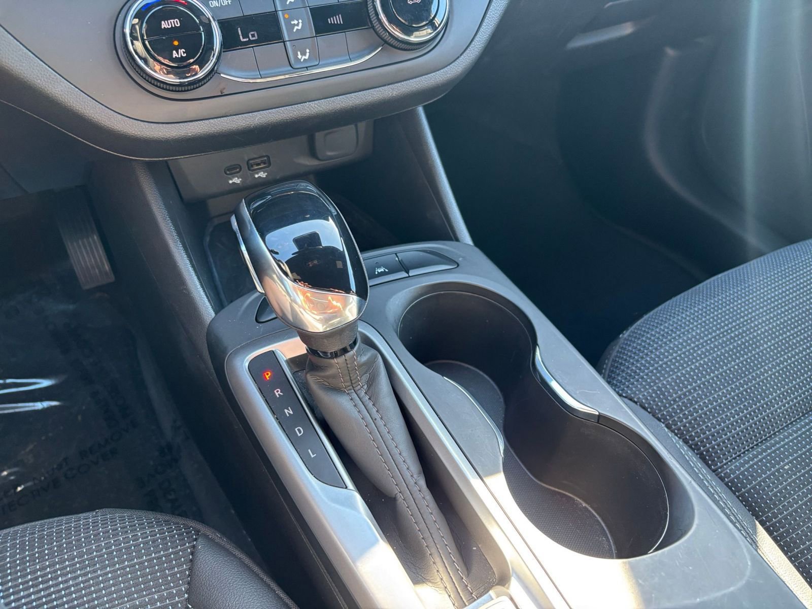 Used 2025 Buick Envista Preferred image 41