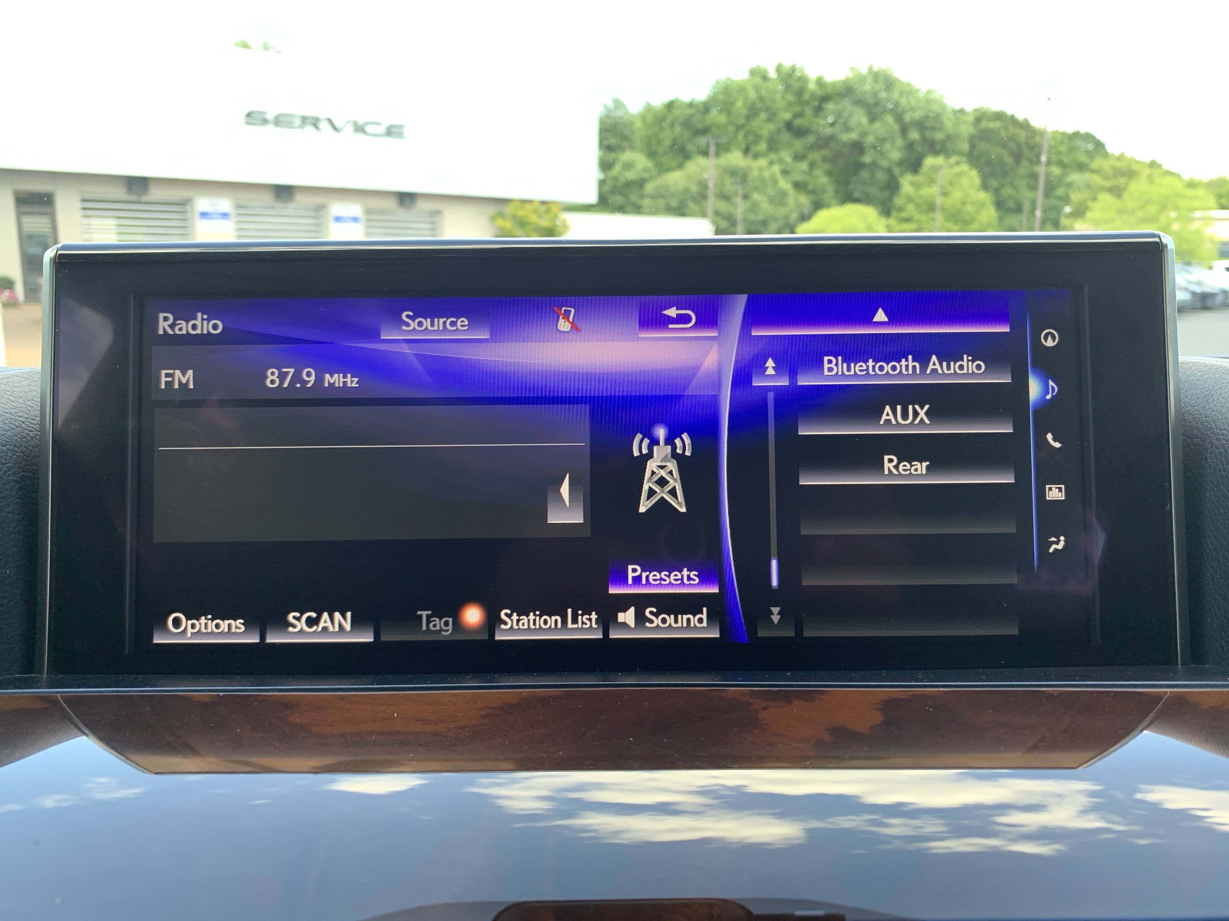 Used 2019 Lexus LX 570 4WD w/ Luxury Package image 23