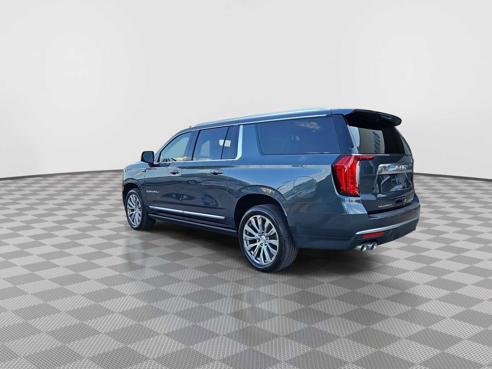 Used 2021 GMC Yukon XL Denali w/ Denali Premium Package image 6