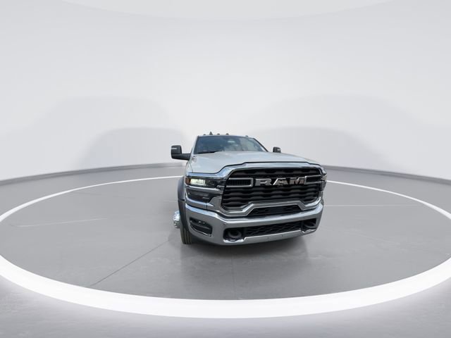 New 2025 RAM 5500 4x4 Regular Cab image 3