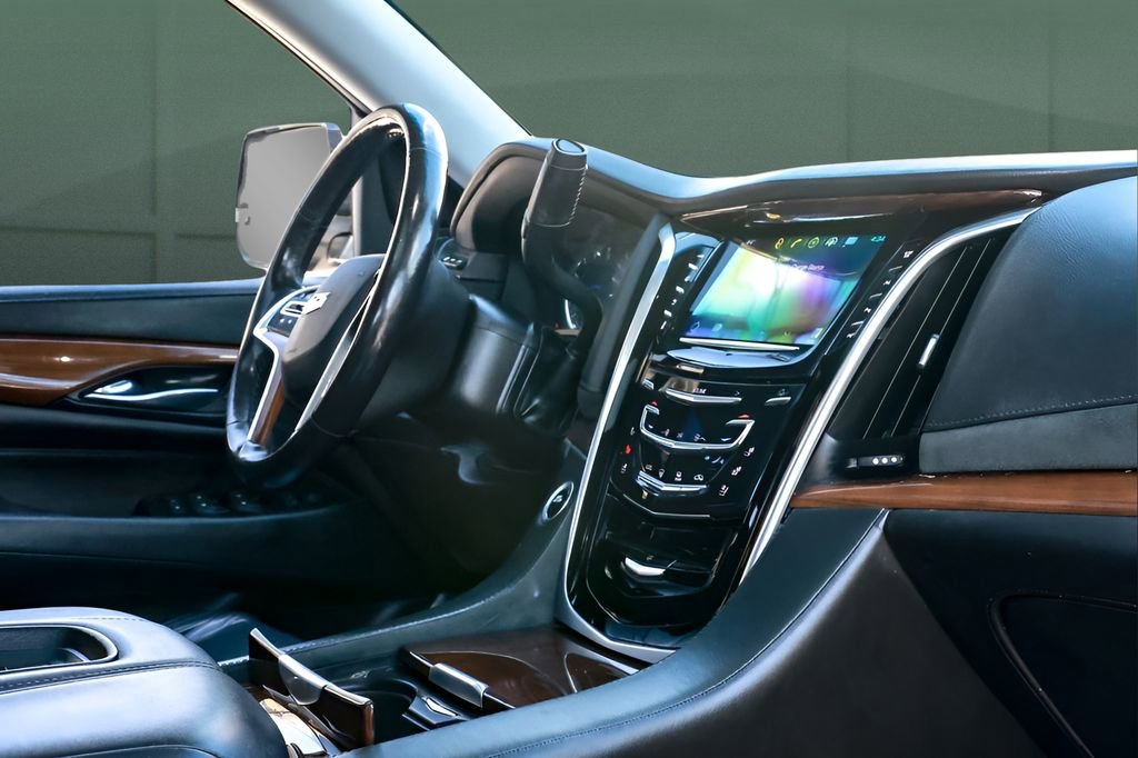 Used 2018 Cadillac Escalade ESV Luxury image 18