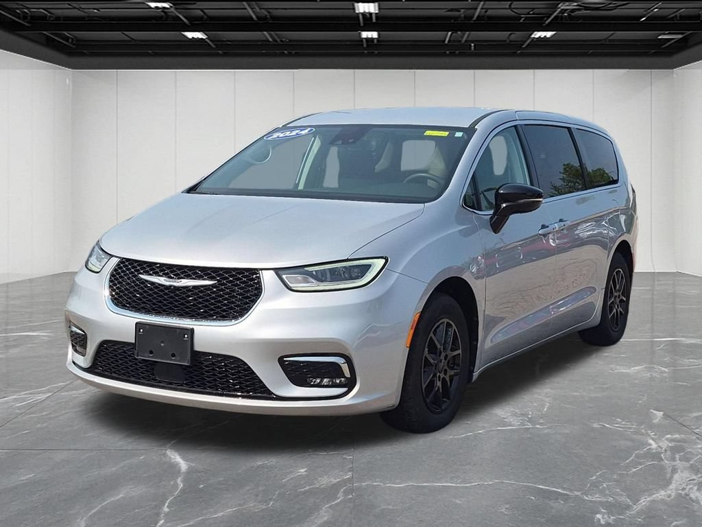 Used 2024 Chrysler Pacifica Touring-L FWD image 1