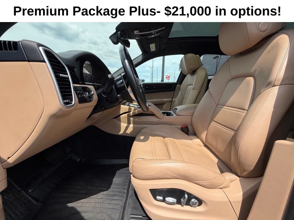 Used 2020 Porsche Cayenne E-Hybrid w/ Premium Plus Package AWD/4WD image 16
