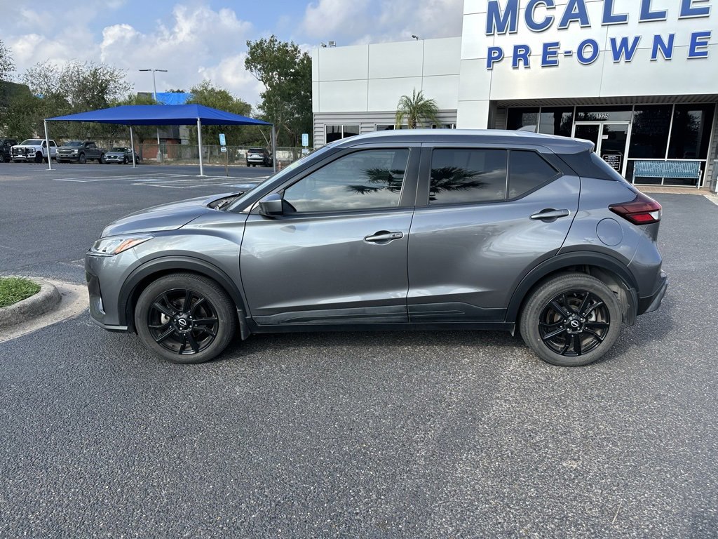 Used 2023 Nissan Kicks SV image 3