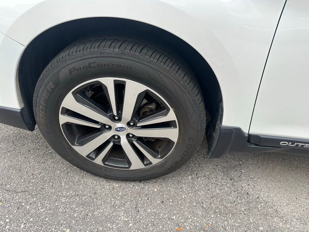 Used 2019 Subaru Outback 3.6R Limited w/ Popular Package #2 image 10