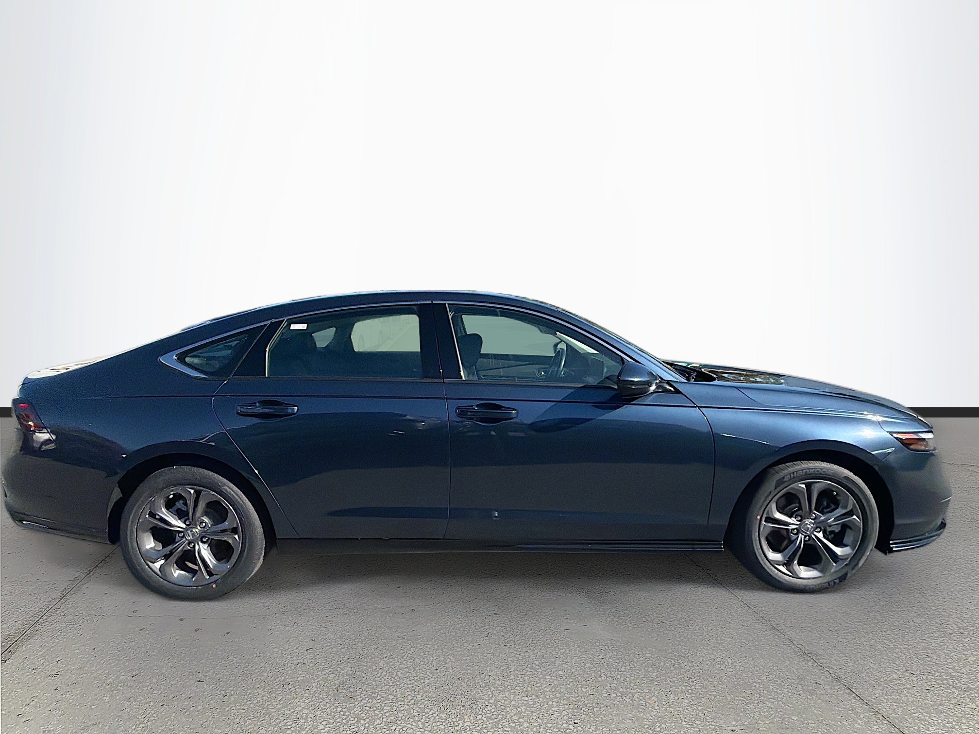 Used 2023 Honda Accord EX-L image 2