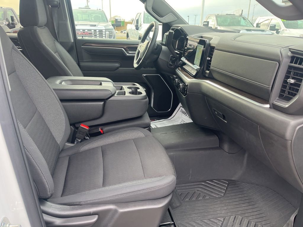 Used 2025 Chevrolet Silverado 1500 LT image 12