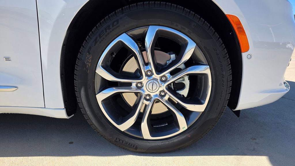 New 2026 Chrysler Pacifica Pinnacle image 11