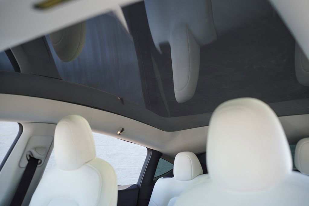 Used 2021 Tesla Model Y Long Range AWD/4WD image 29
